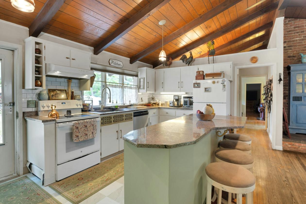 Income-Producing Equestrian Retreat! - photo 9