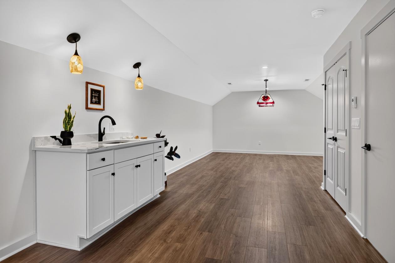 Luxury home with room for horses! - photo 24