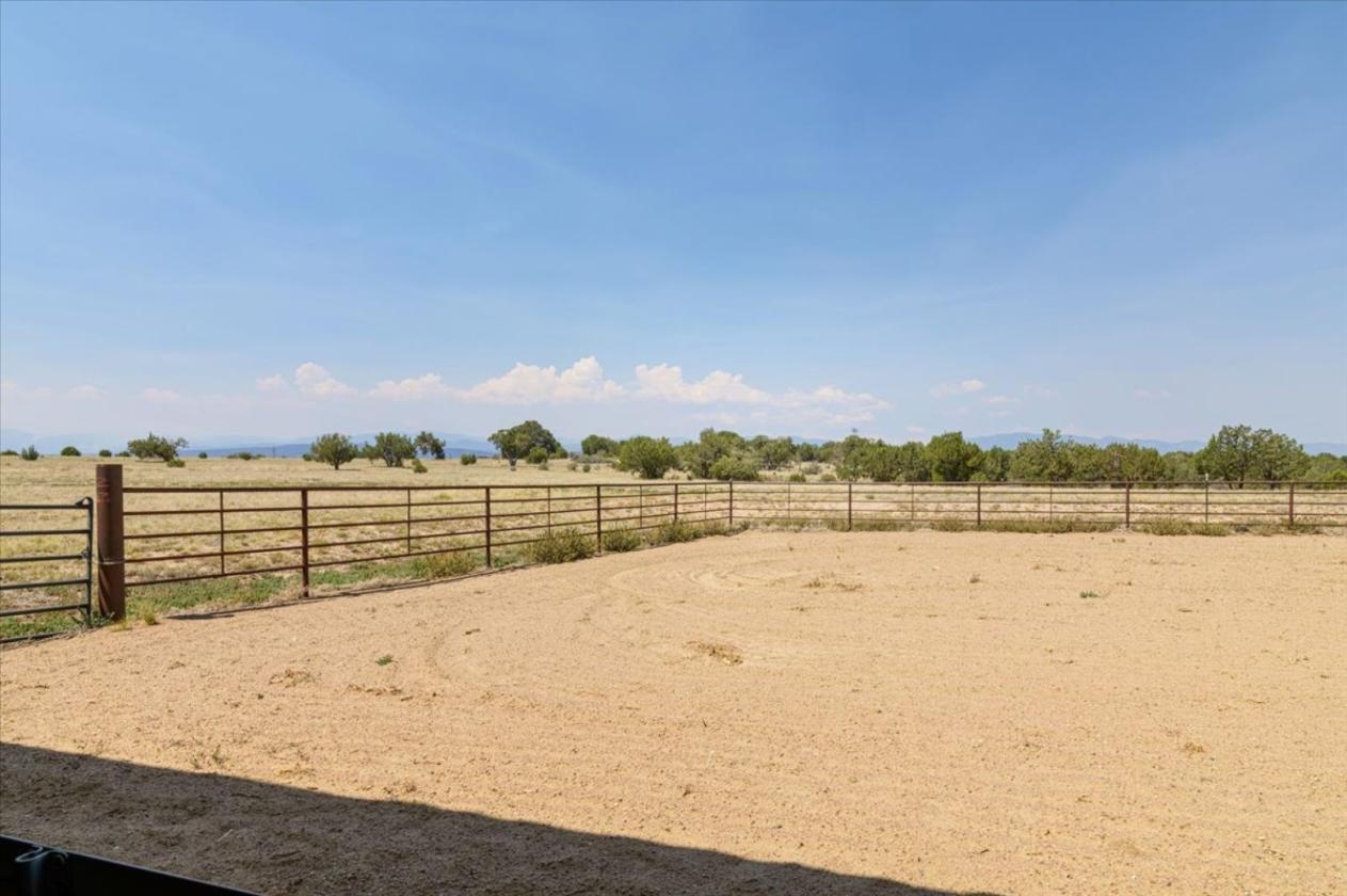 Pueblo ranch with 27,125 sq ft building - photo 24