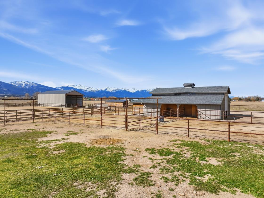 Custom Home with Endless Mountain Views - photo 17