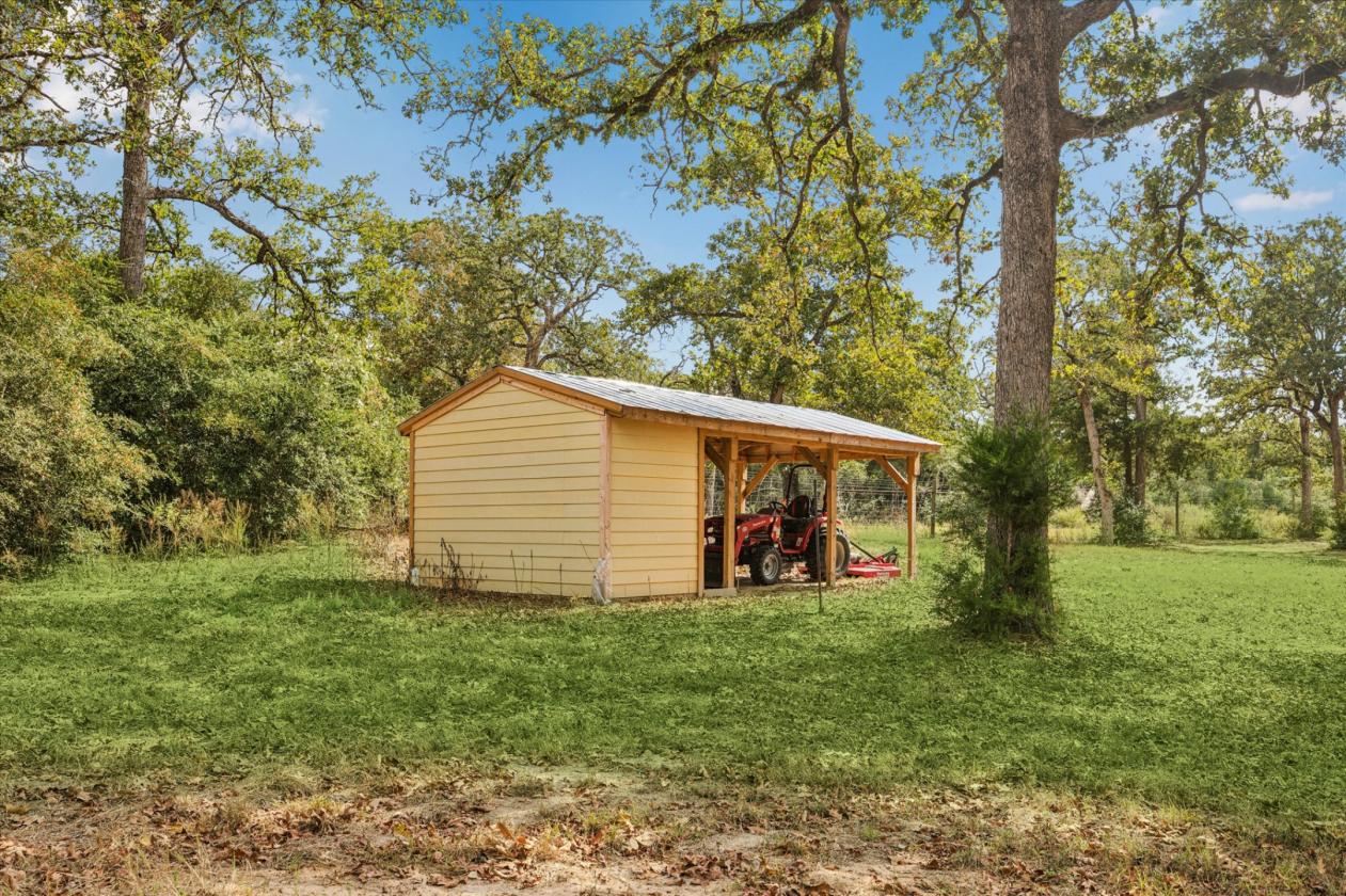 Beautiful Horse Barn on 5.2 Acres - photo 11
