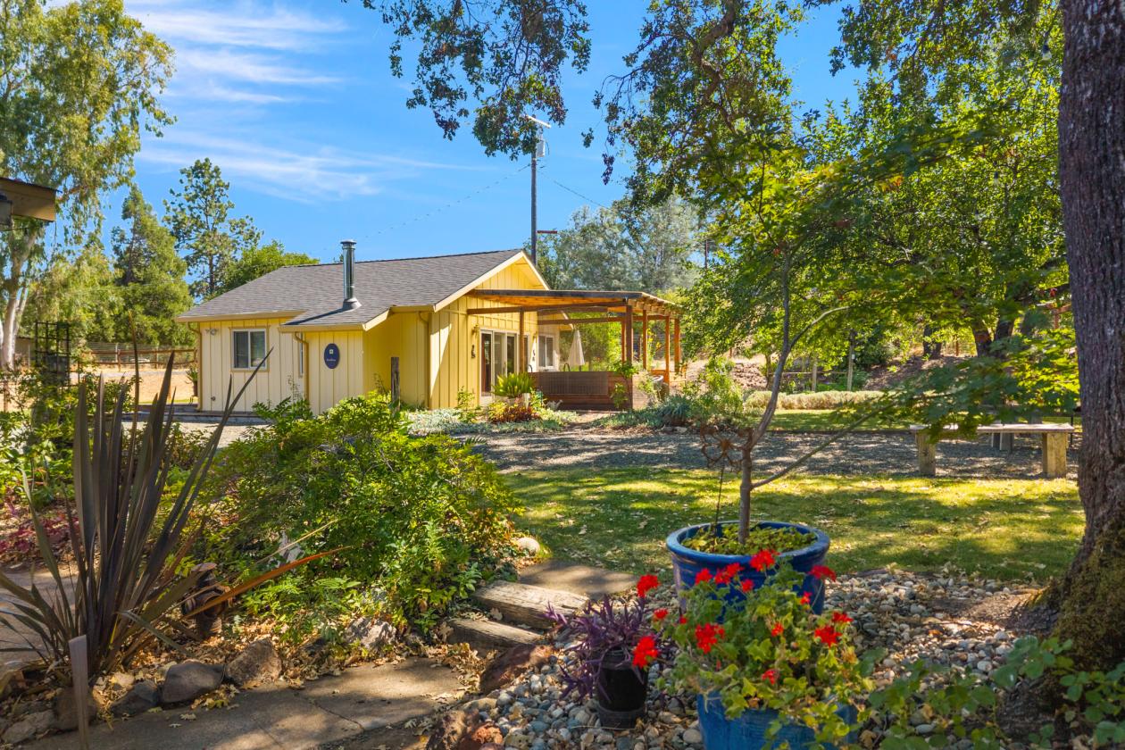 Finch Gardens, Creekside Family Compound & Pasture - photo 3