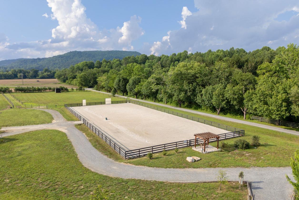 8 Stall Equestrian Farm & Training Facility - photo 6