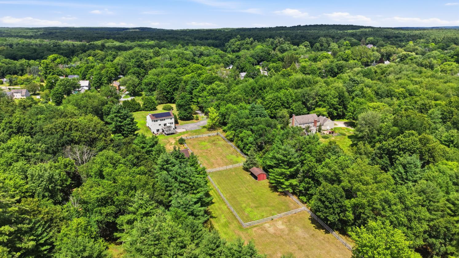Beautifully Maintained Equestrian Farm/4.2 Acres! - photo 5