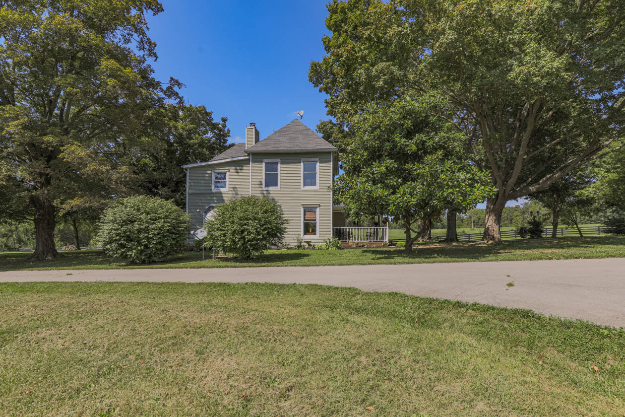Turn Key Horse Farm on 20 acres in Indiana