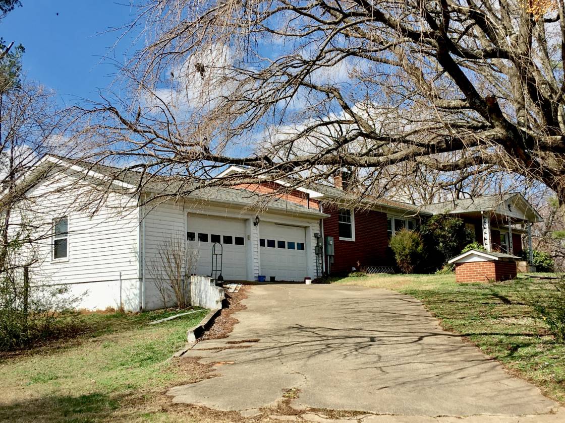 30+ Acre Horse Farm Surrounded by the Blue Ridge &... Roaring River