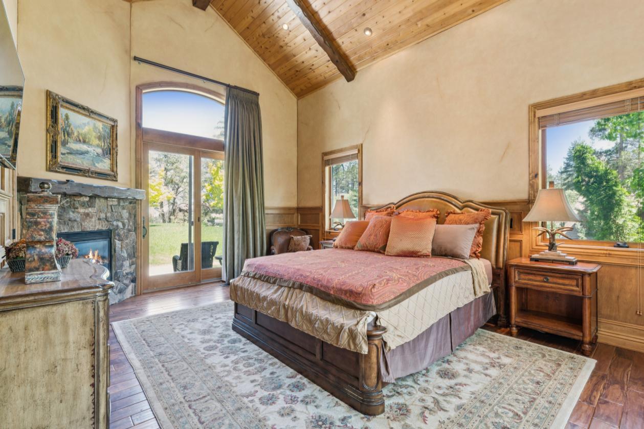 Luxury Equestrian Estate in the Mountains - photo 12