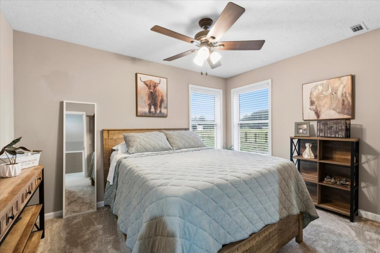 Remodeled Farmhouse in Private Community - photo 21