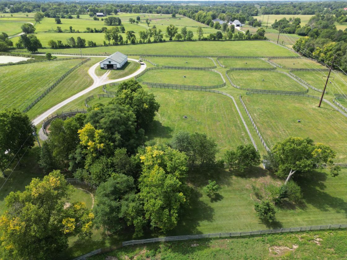 Turn-Key Horse Farm in the Heart of the Bluegrass - photo 7