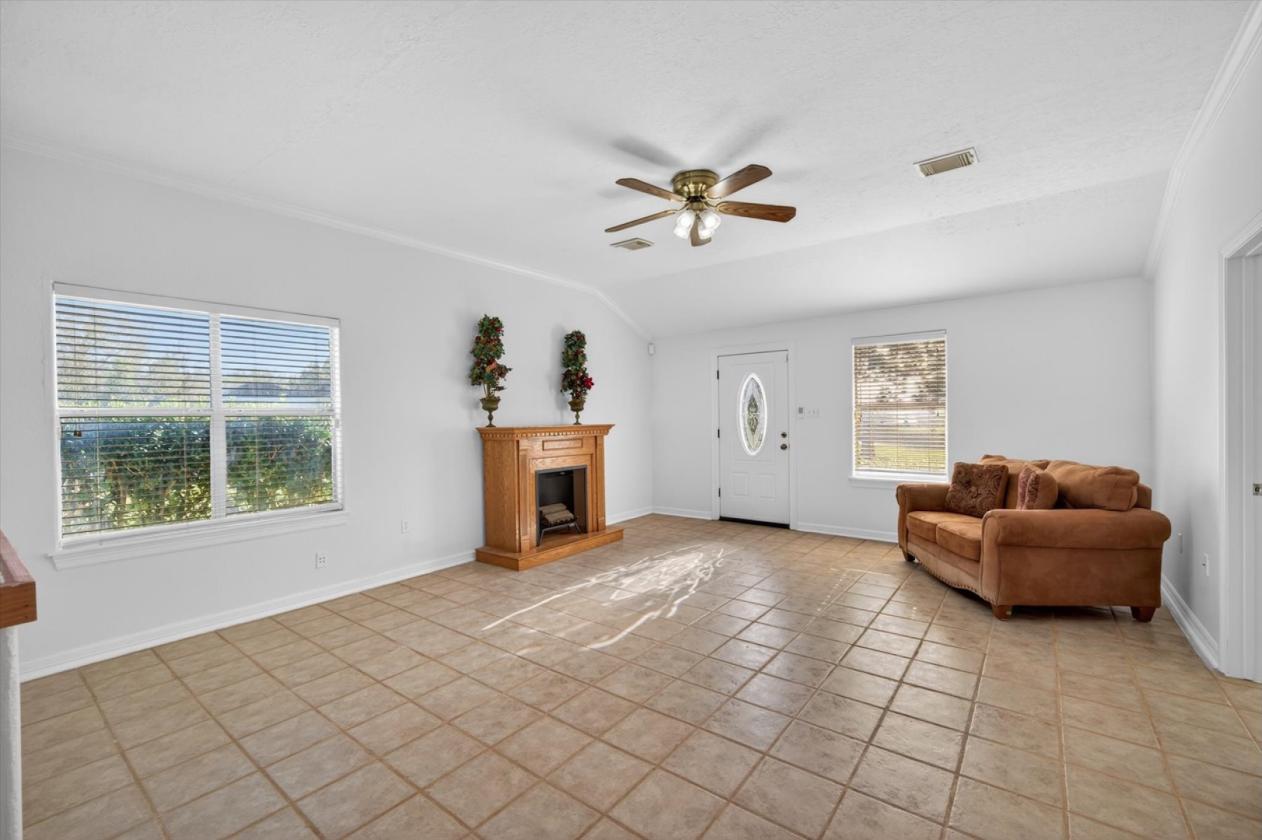 7 Acres • Barn • Pool • Guest House - photo 28