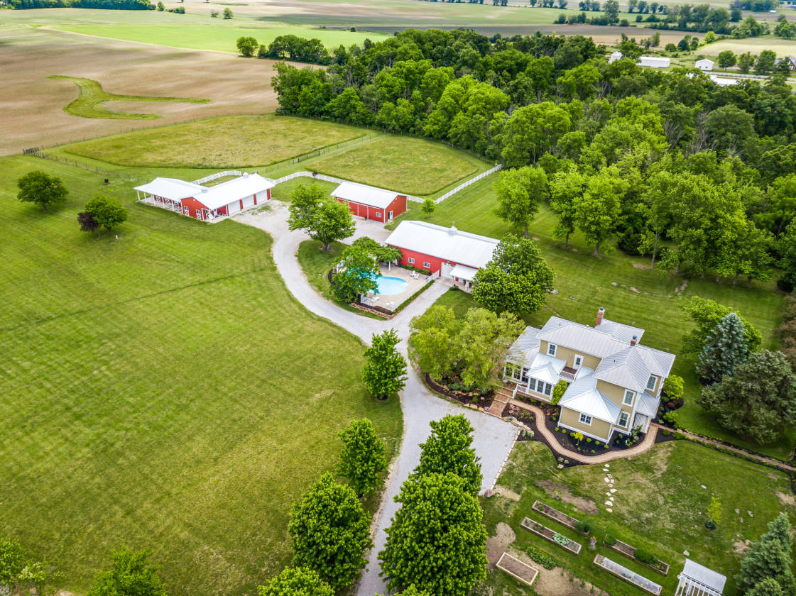 Luxury Horse Farm with Stunning & Stately Farmhouse on 19.5... | London ...