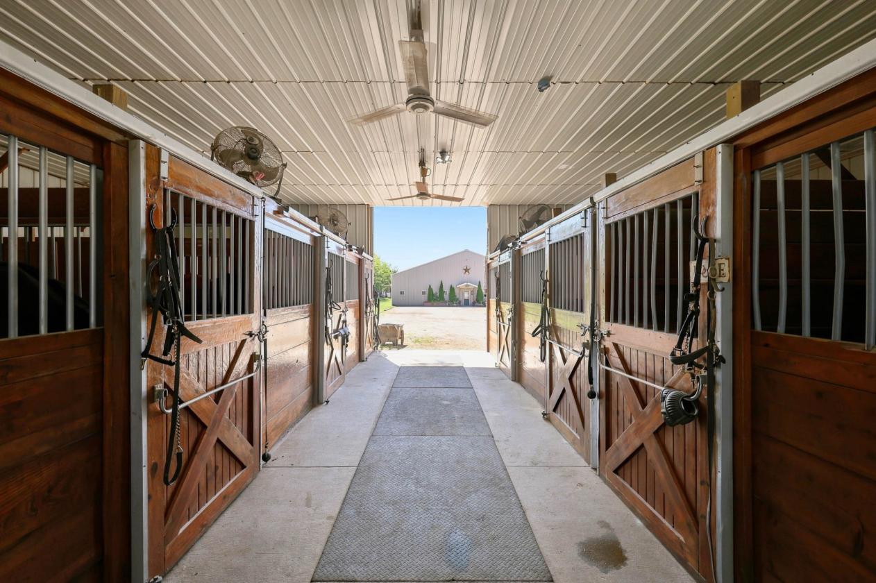 Established Equestrian Estate on 10 Acres - photo 4