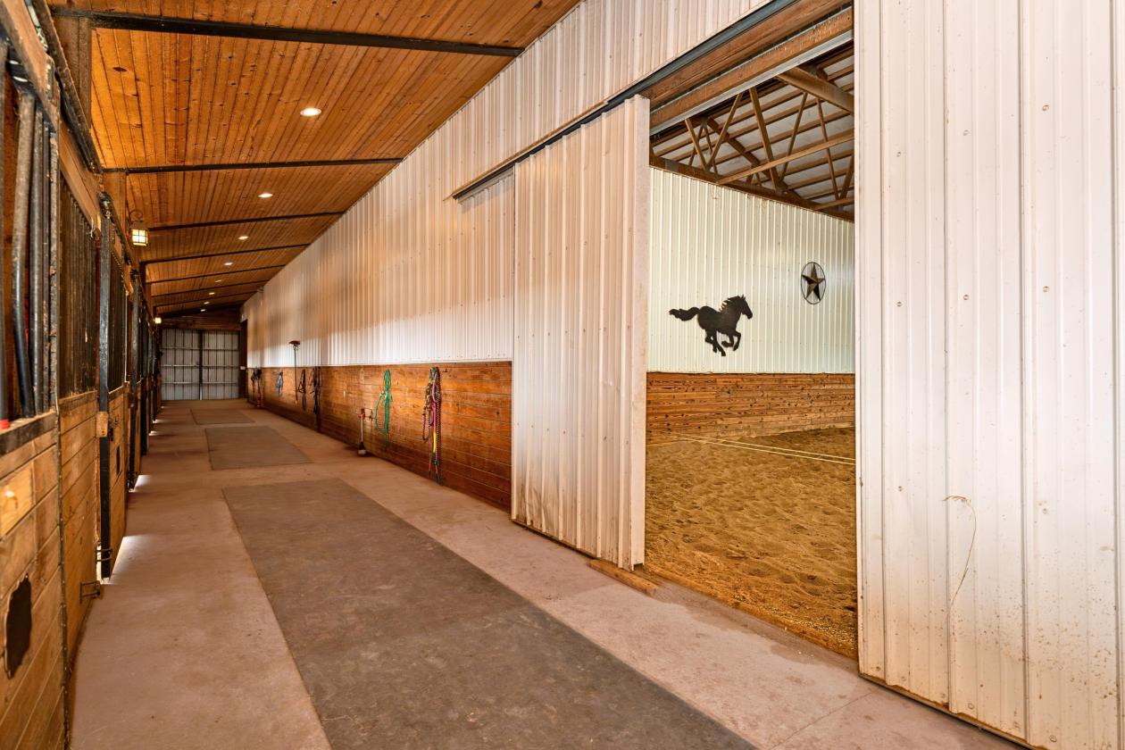 Income Producing Horse Boarding Facility - photo 10