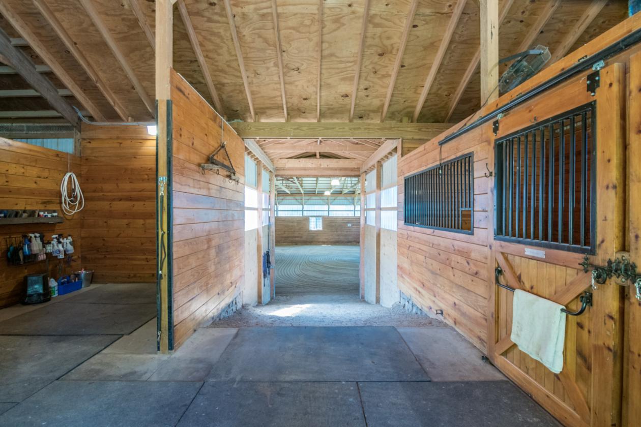 Private Equestrian Oasis with Indoor Arena - photo 4