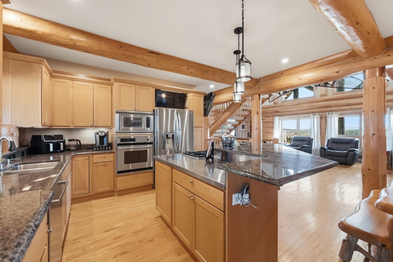 Luxury Log Home, Equestrian Lifestyle, 18 Acres - photo 18
