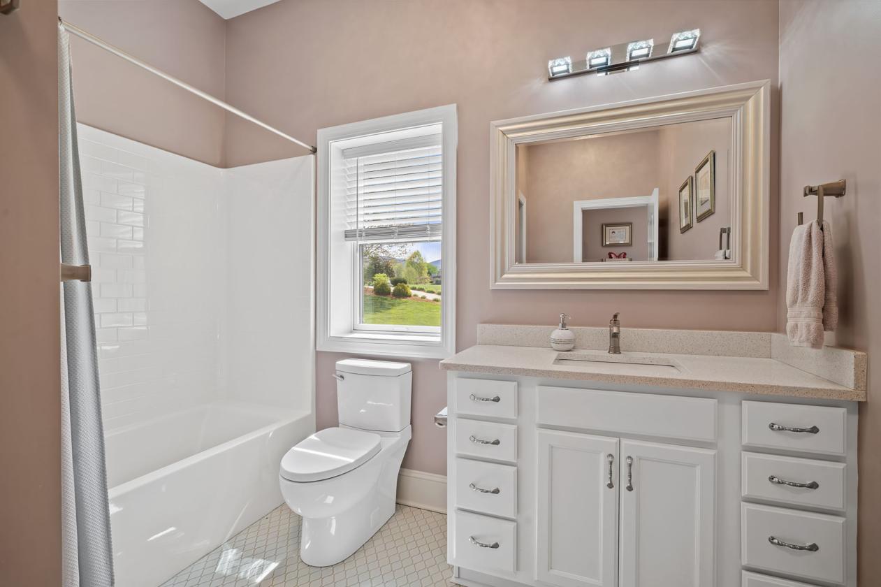 Luxury Home with Equestrian Lifestyle Access - photo 20
