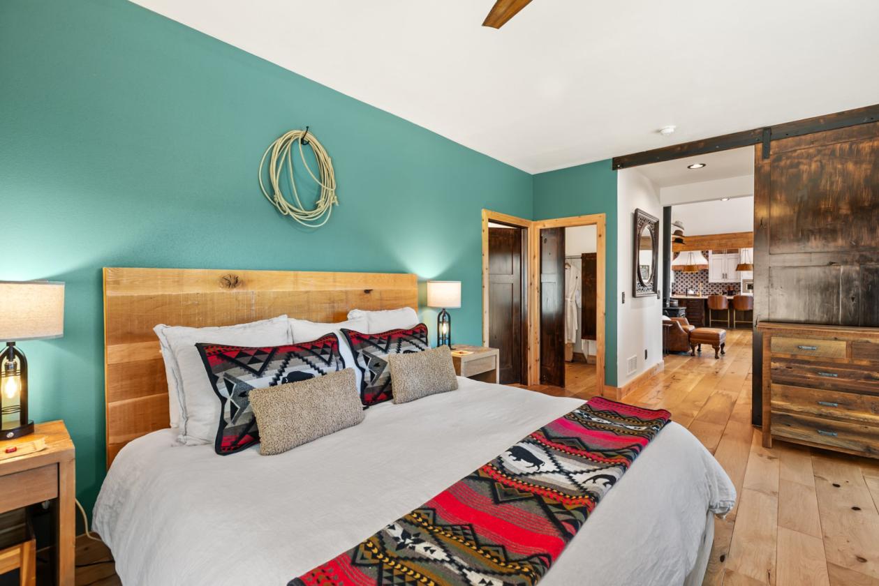 Colorado Luxury — 48 Acres, Barn & National Forest - photo 18