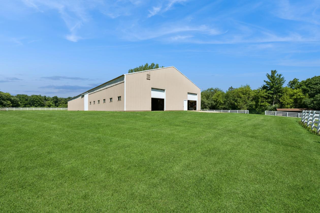 Equestrian Dream property- 10 acres, Indoor arena - photo 3