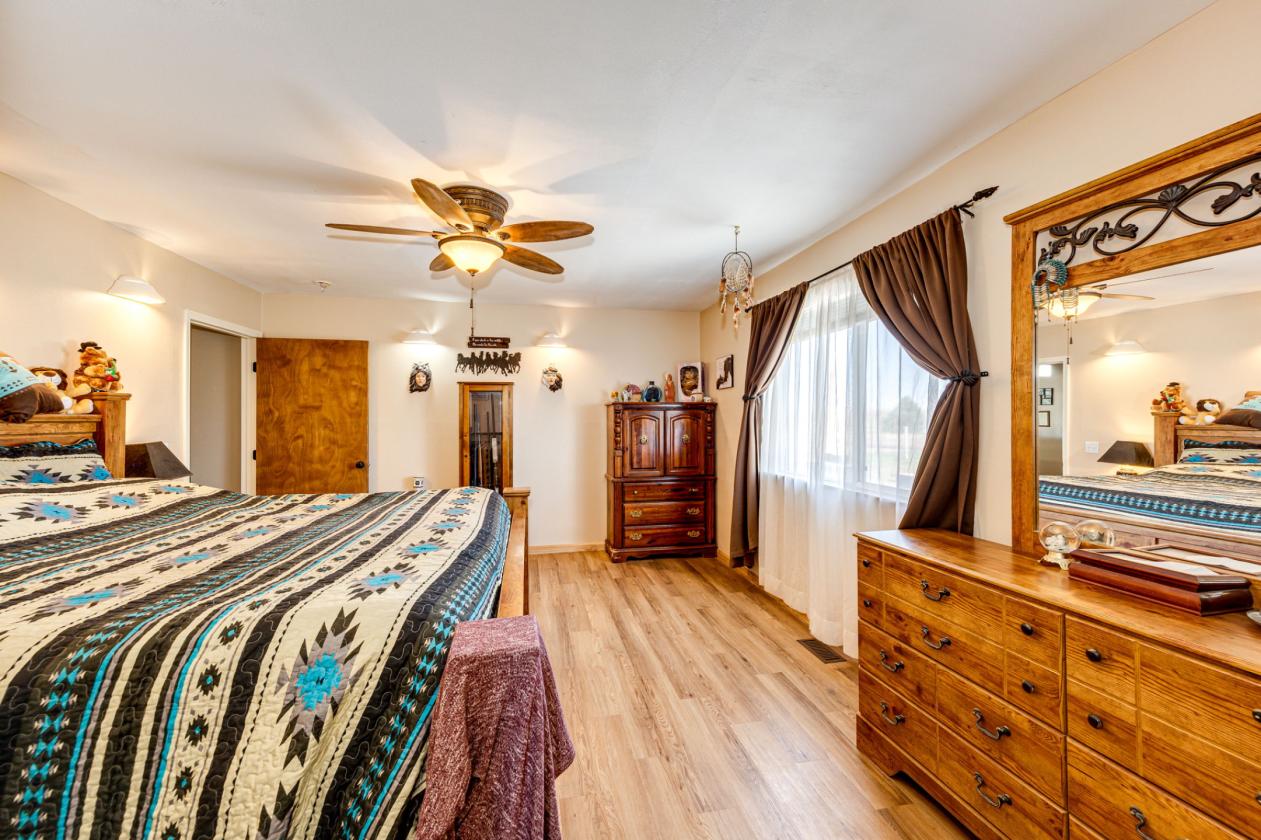 Horse Property & Multi-Generational living! - photo 14