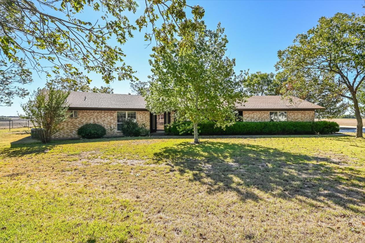 Unrestricted, Fully Fenced, 25.5 Acres and Home - photo 5