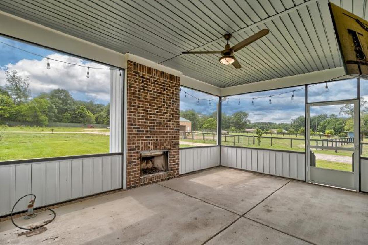 32.84 ACRES. EQUESTRIAN FACILITIES. - photo 21