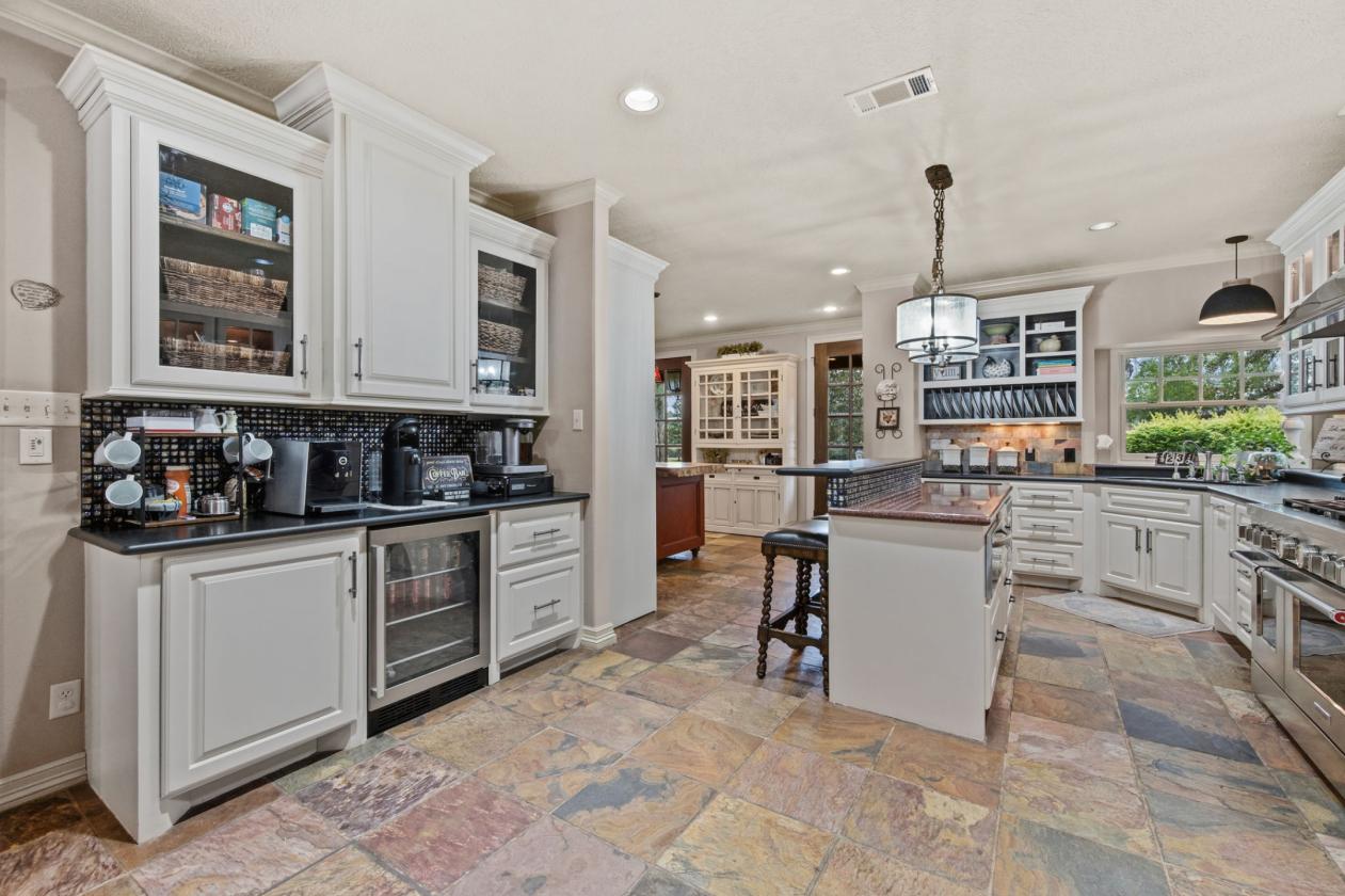 Extraordinary Luxury Equestrian Retreat on 7.1 AC - photo 6