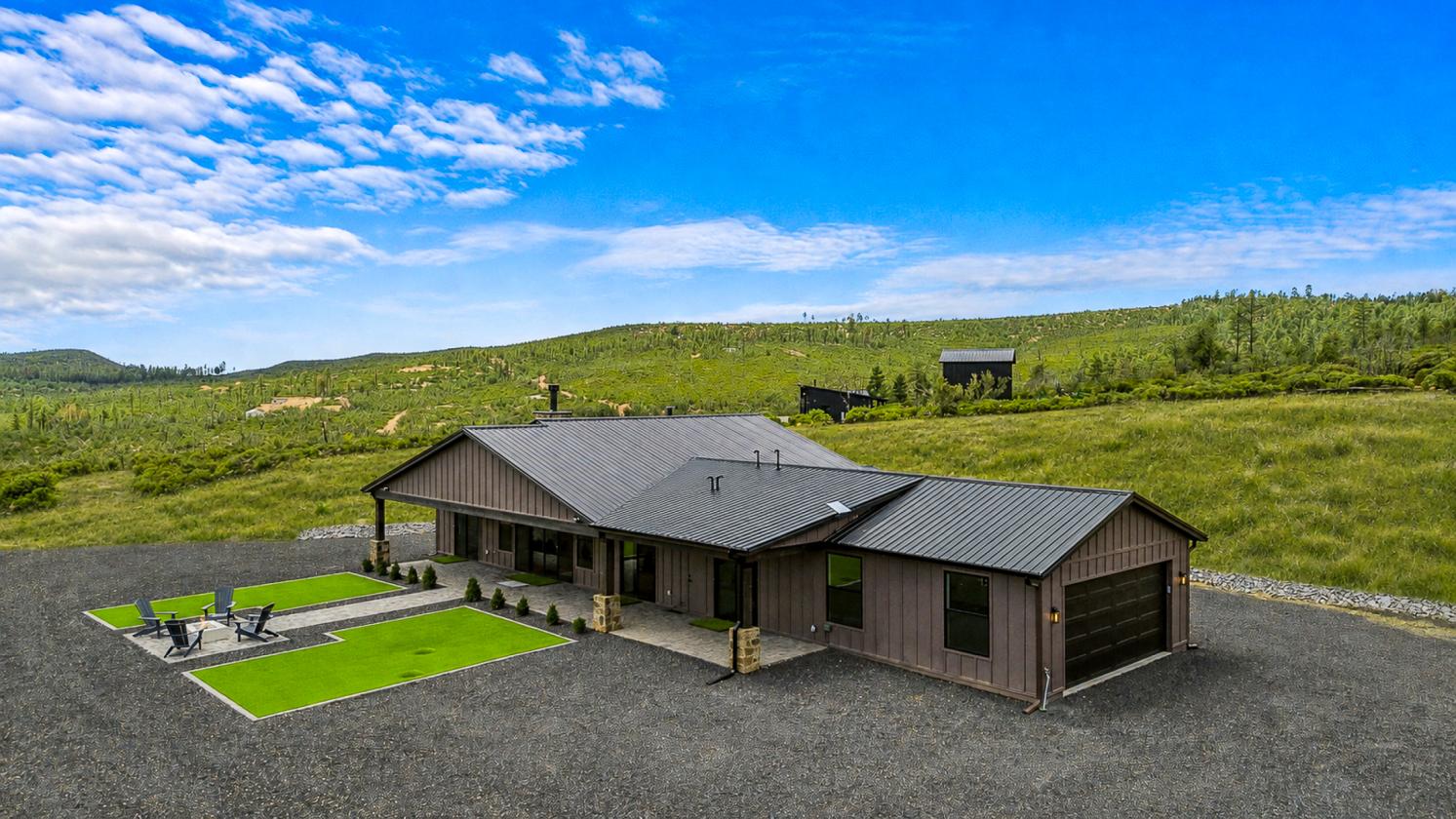 Brand New Build with Panoramic Views - photo 3