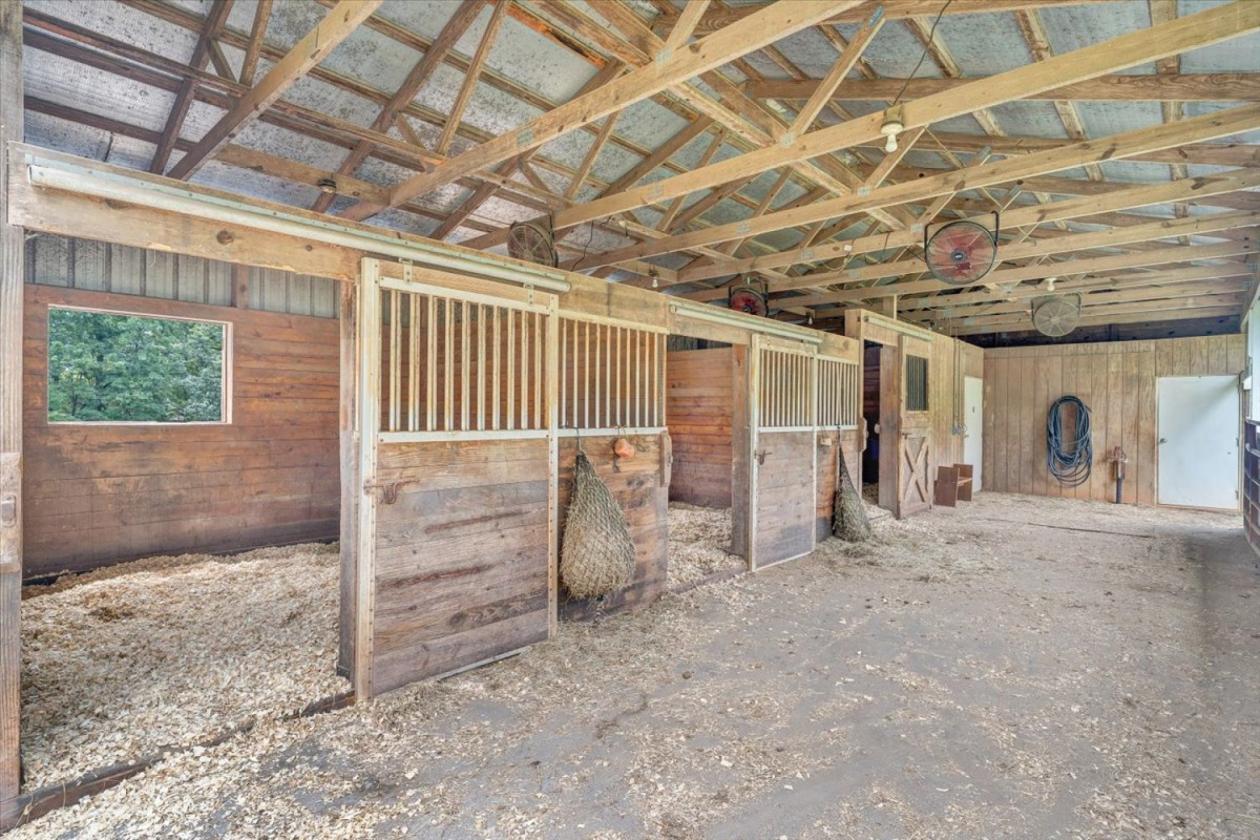 Private Setting Horse Farm - photo 16