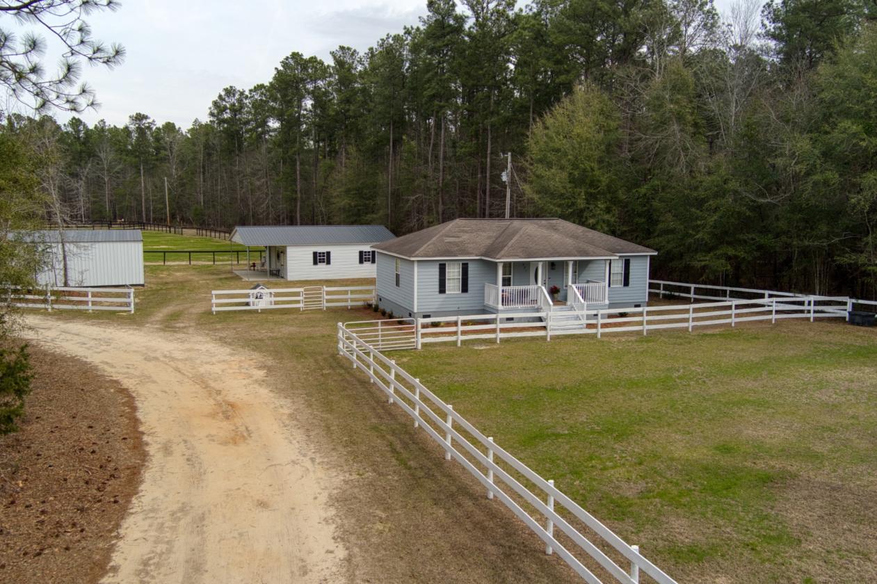 Turnkey & Private 2-Acre Horse Property - photo 5