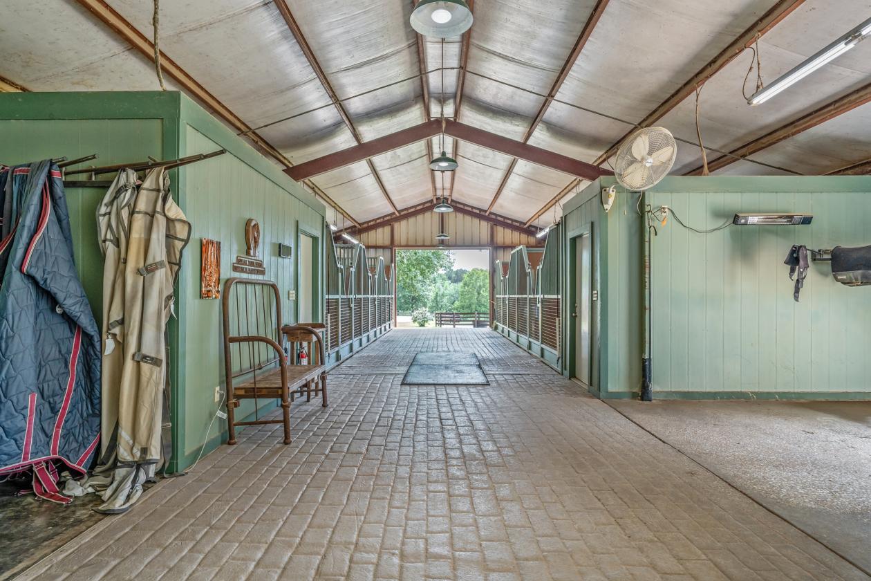 An Iconic Equestrian Estate - photo 26
