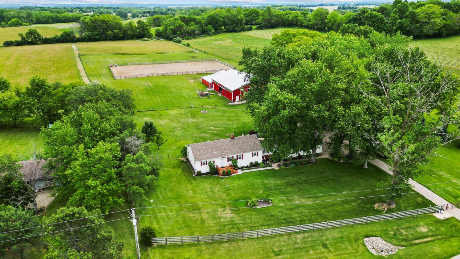 Heated Indoor Arena, Dedicated Hay Pasture & More! - photo 3
