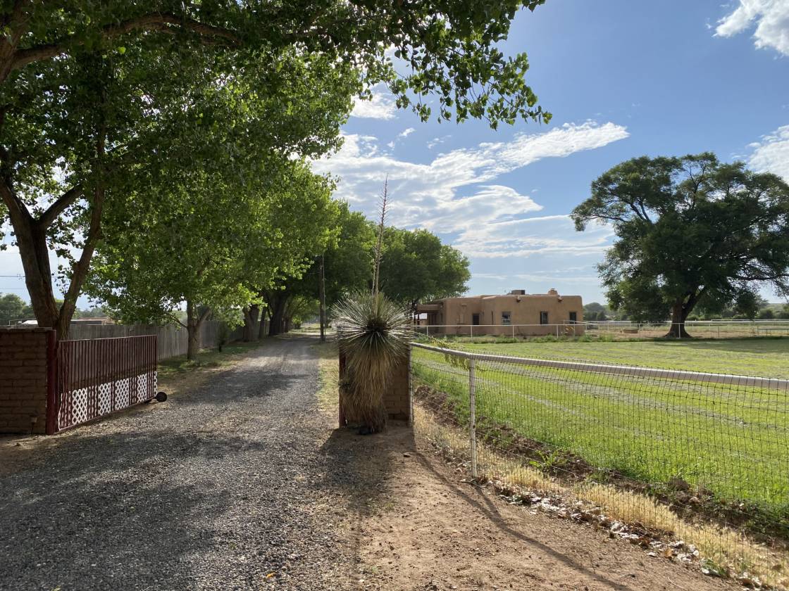 Premier 5 acre horse property with large arena and adobe... Bosque