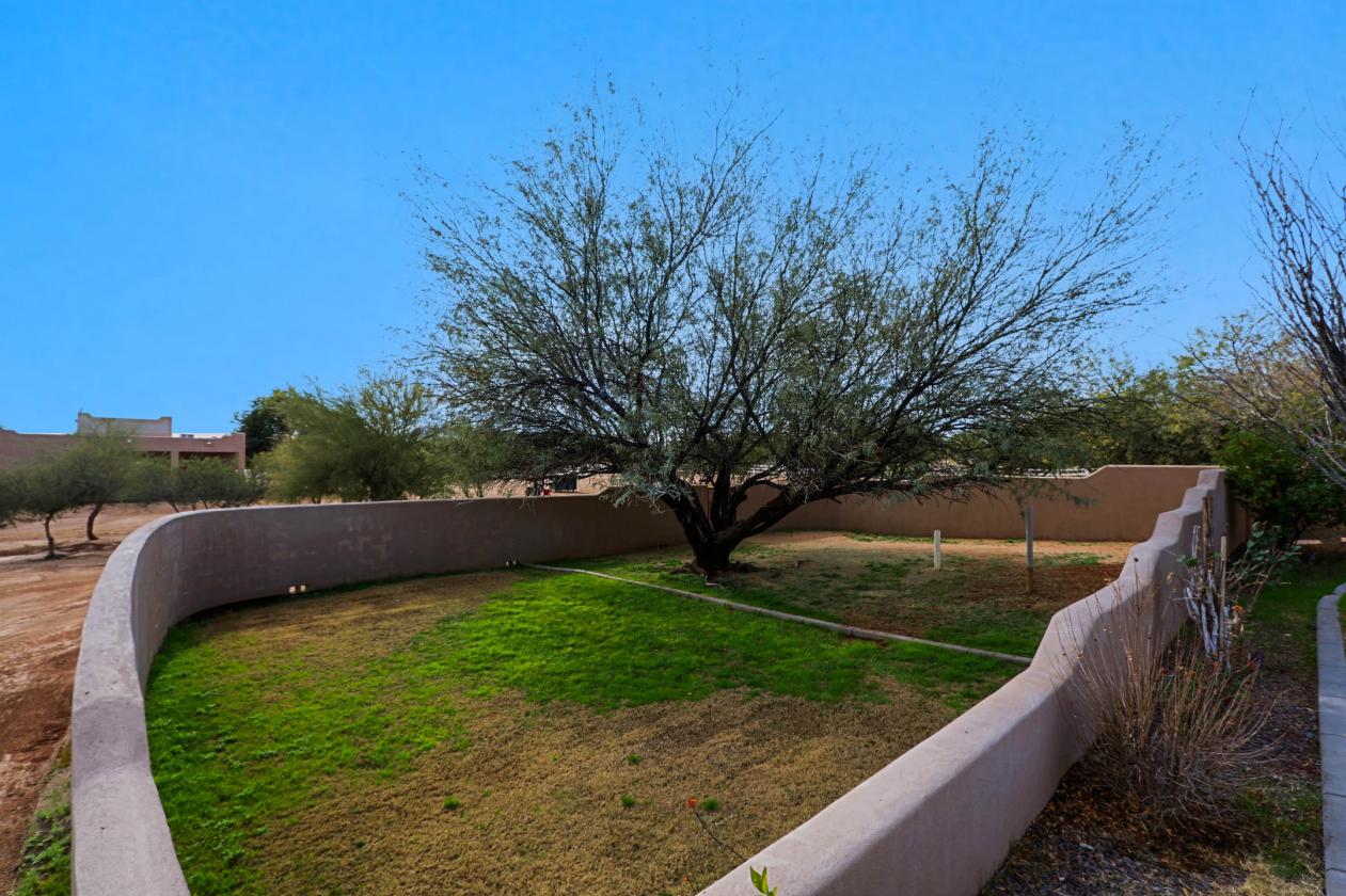 Exceptional 5 Acre Estate with a Designer Barn - photo 16