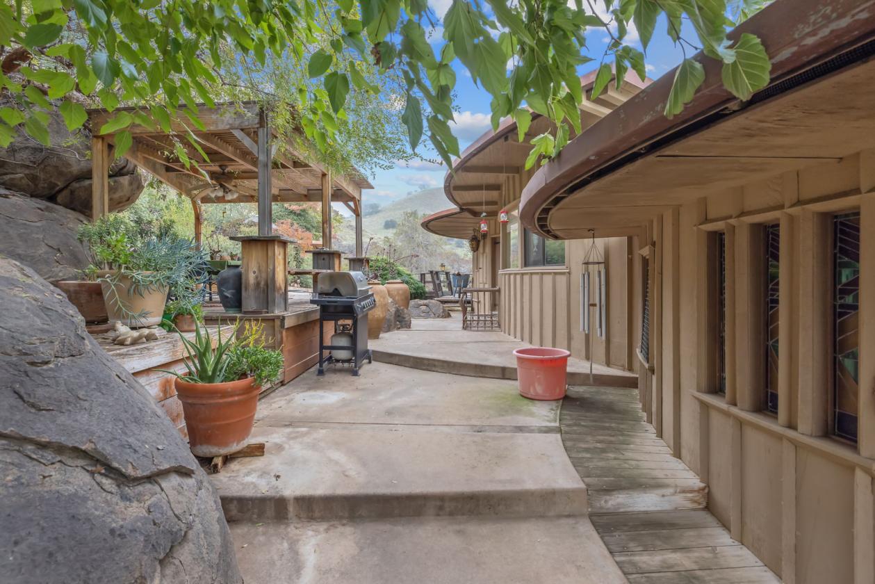 200 acres, two Harry Gesner homes, foothills - photo 11
