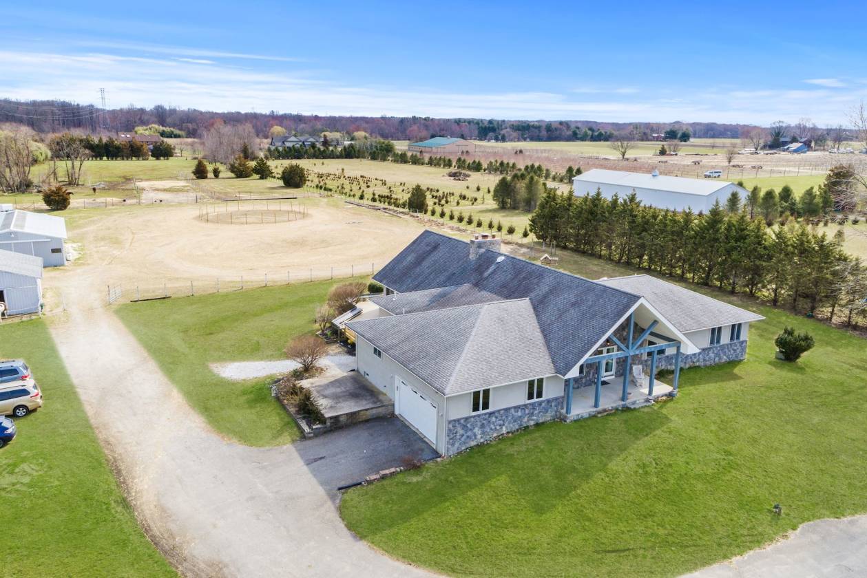Custom Contemporary Ranch Home & Horse Farm on 8.45 Acres Medford