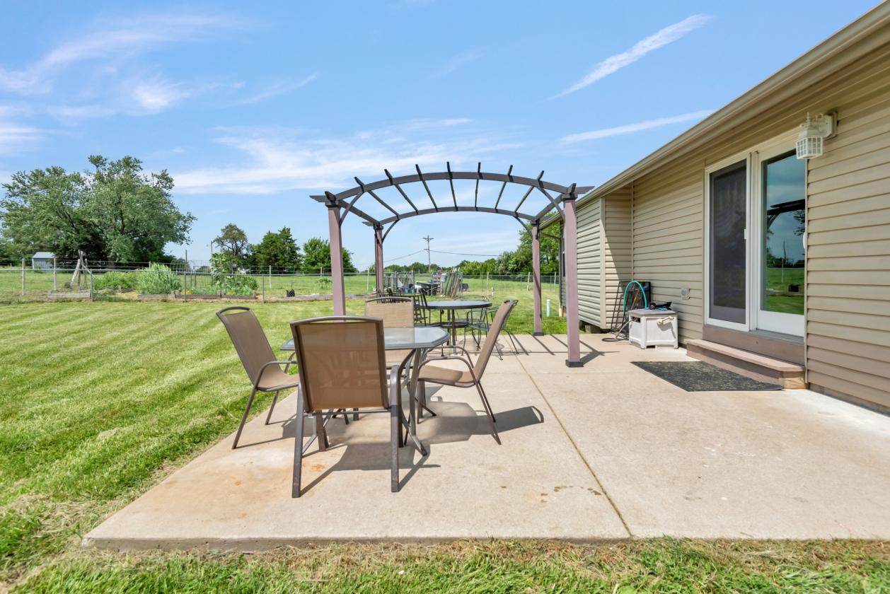 Ranch Home With Shed-Row Barn & Pasture - photo 18