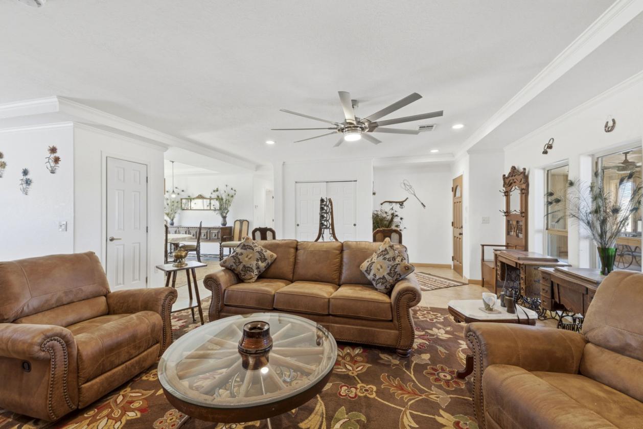 Immaculately Maintained Homestead - photo 4