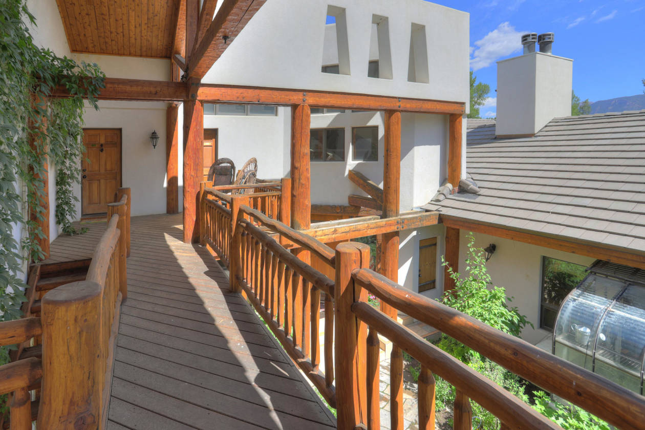 Colorado Mountain horse property with many water features. Buena