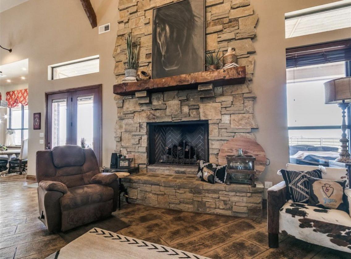 Rustic Elegance Meets Ultimate Equestrian Retreat - photo 18