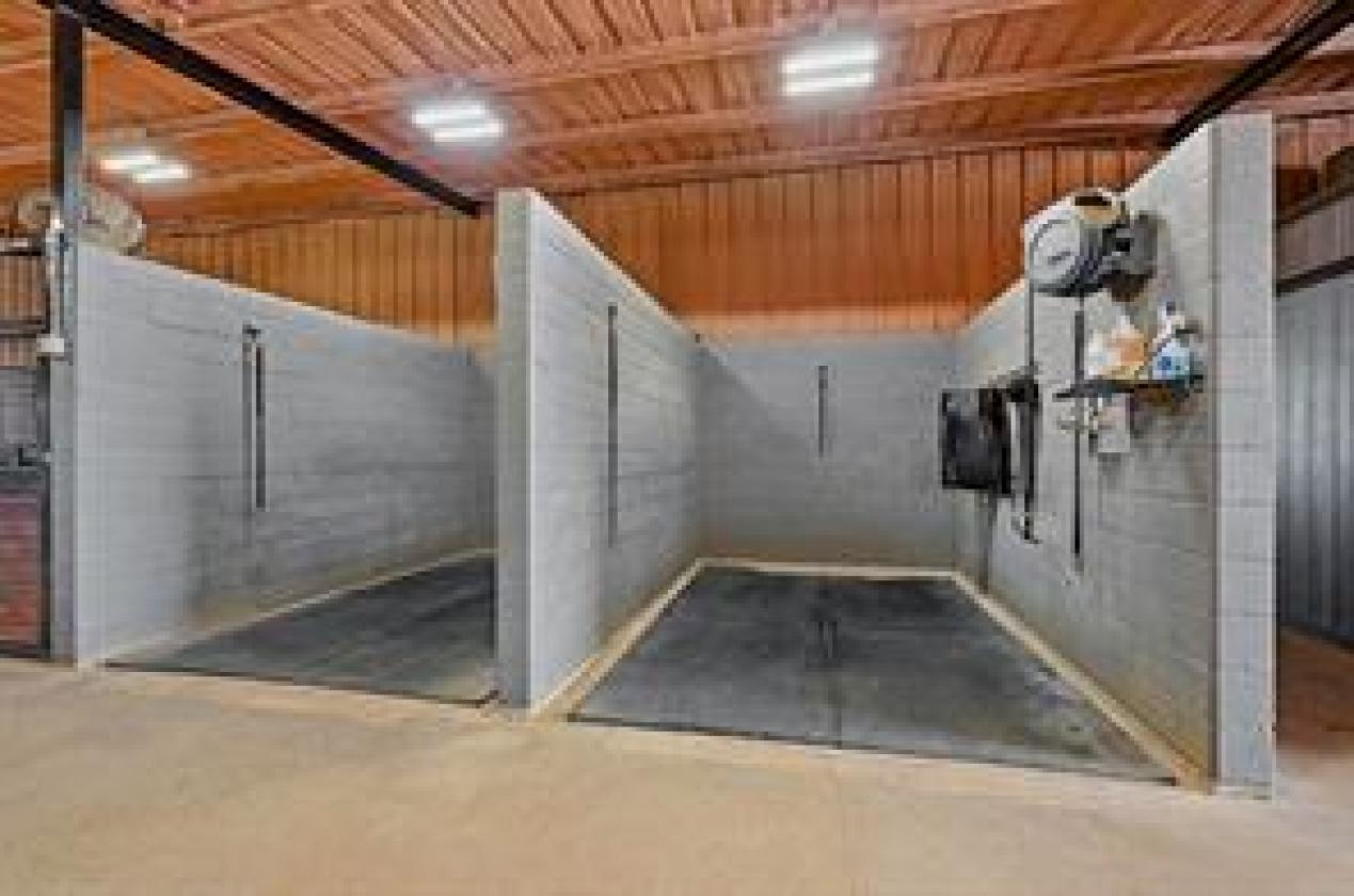 Exceptional Turn Key Equestrian Facility - photo 12