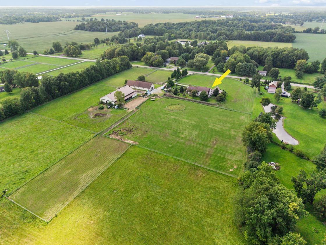 Distinctive Country Estate w 19 stall Horse Barn - photo 30