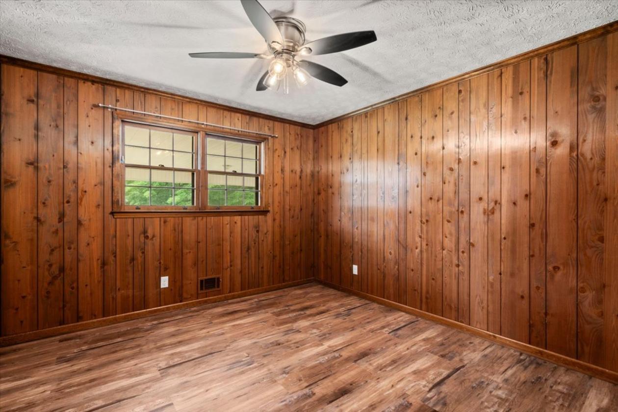 Classic Country Living on 11.5 acres - photo 21