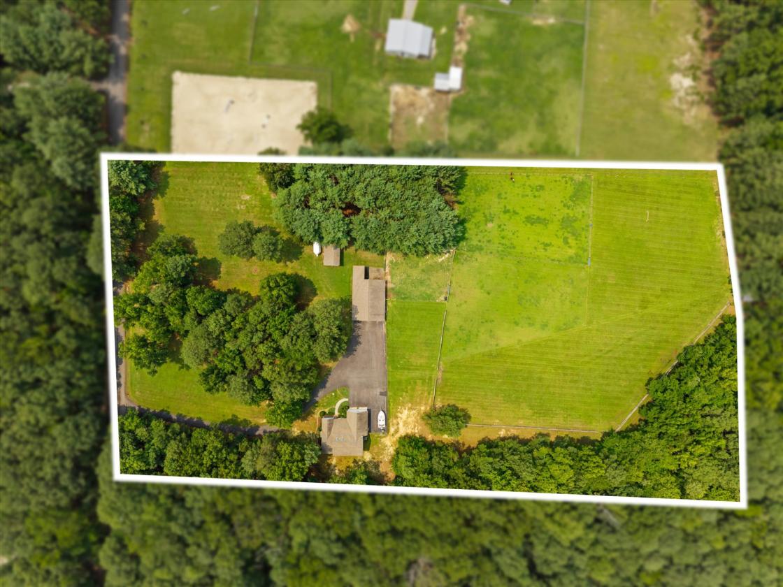 Turnkey 11.5-Acre Horse Farm - photo 3