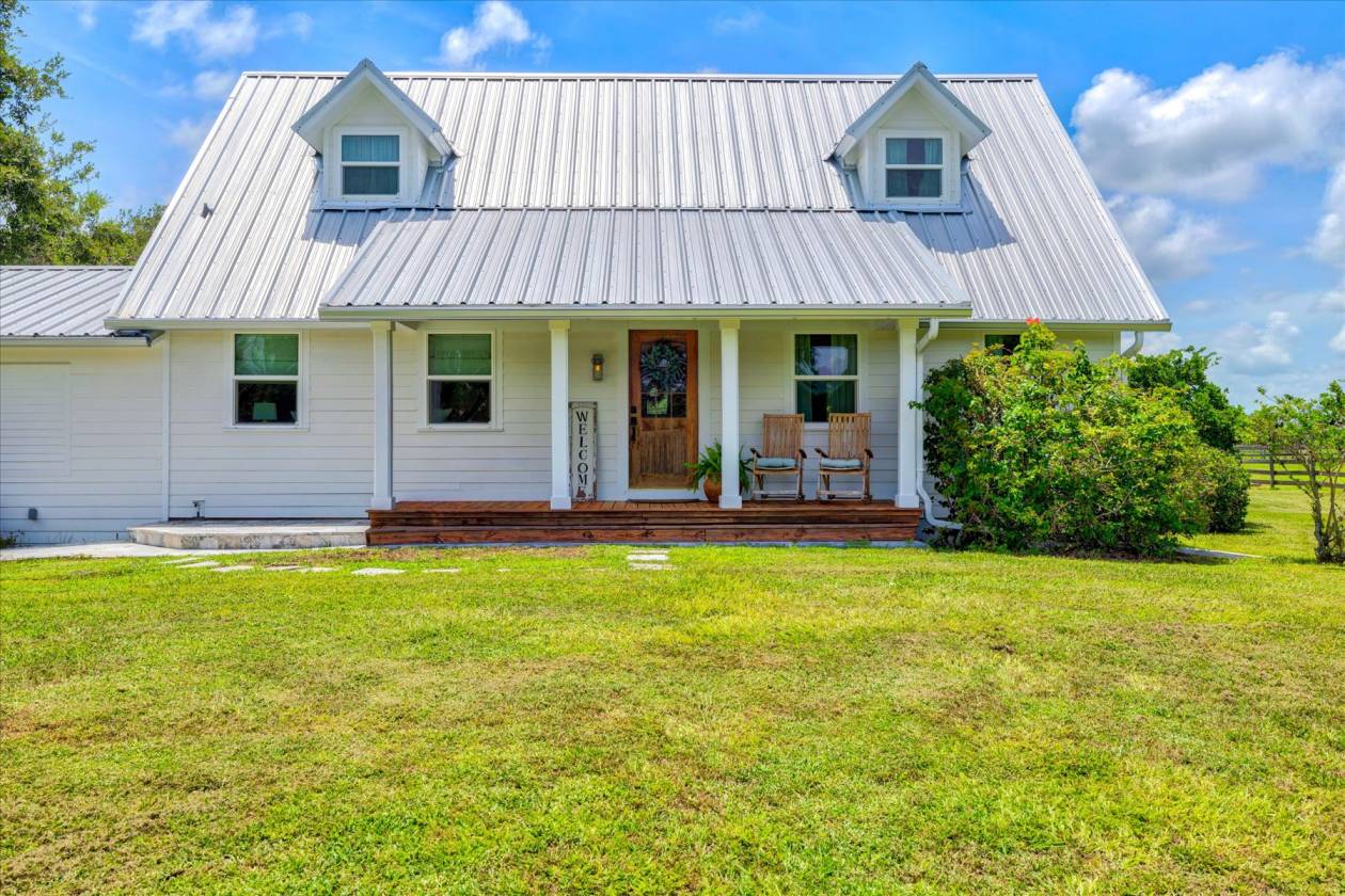 Horse and Hobby Farm on 5.7 Acres - photo 3