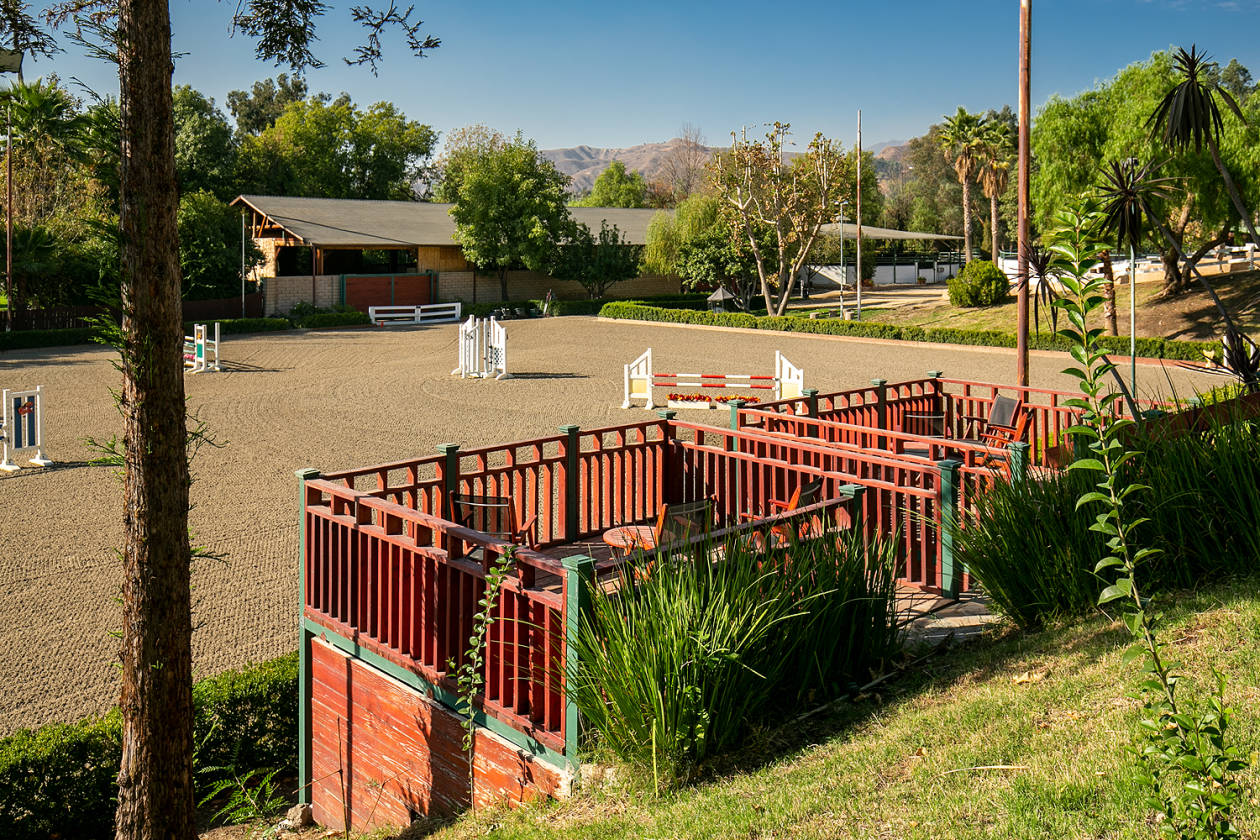 LOS ANGELES Own a 5Acre, 60Stall Horse Farm in... Los Angeles