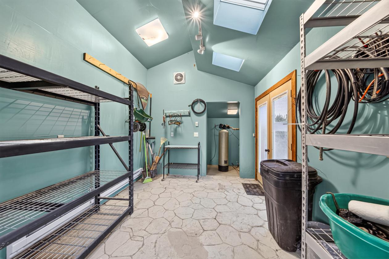 Masterfully crafted equestrian estate for sale. - photo 24