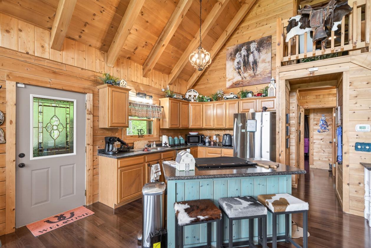 Log cabin home near Big South Fork - photo 10