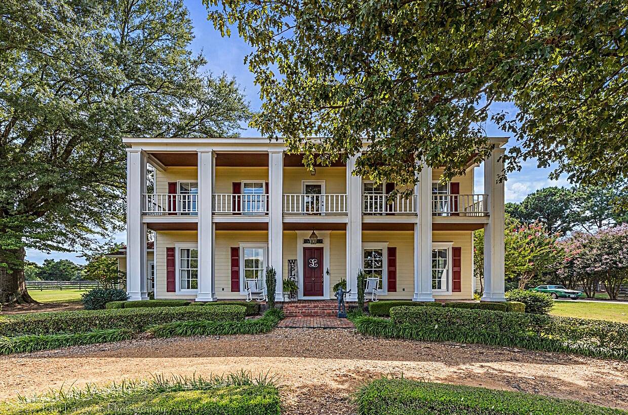 Luxury 18.5 Acre Estate in Olive Branch, Ms. with Olive