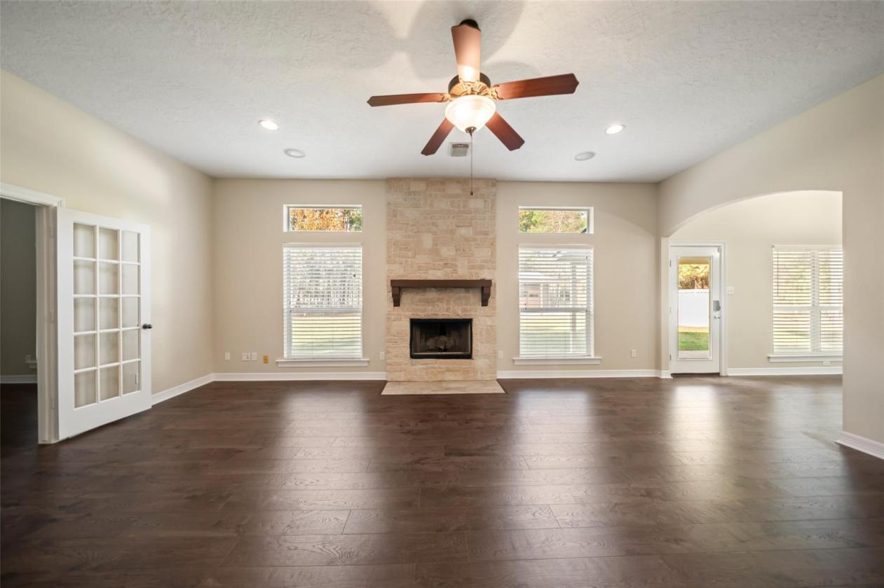 Beautiful country estate on over 4.75 acres - photo 9