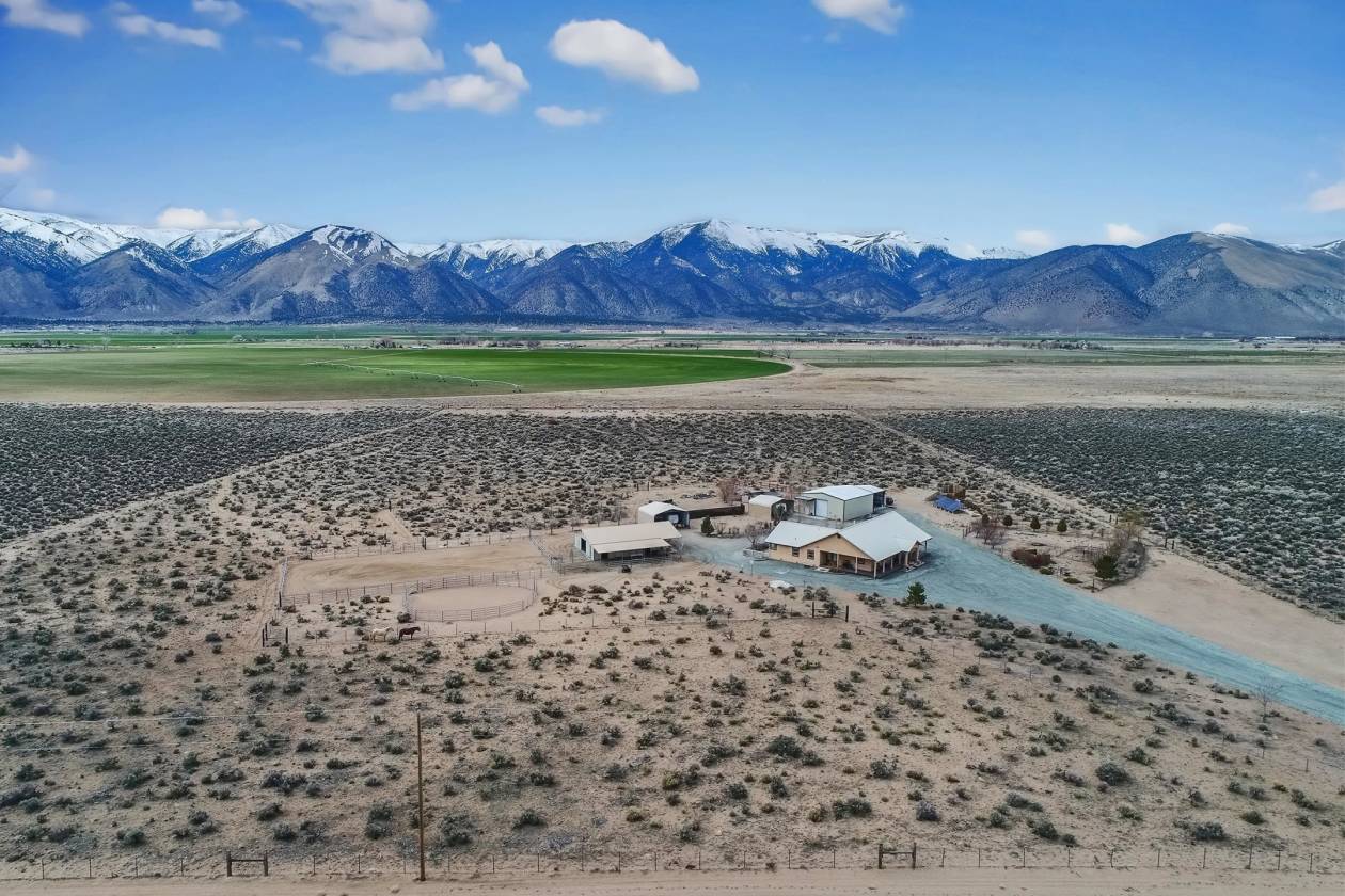 "Horse Lovers Heaven" Immaculate custom built ranch in beautiful Smith... Smith Valley, Lyon